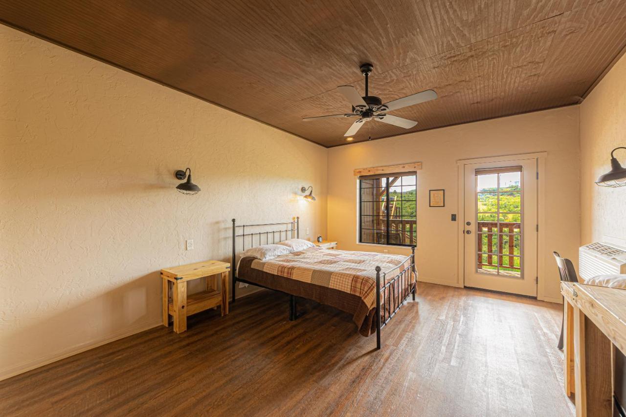 Miners Cabin #2 - King Bed - Accessible Room - Private Balcony Tombstone Eksteriør bilde
