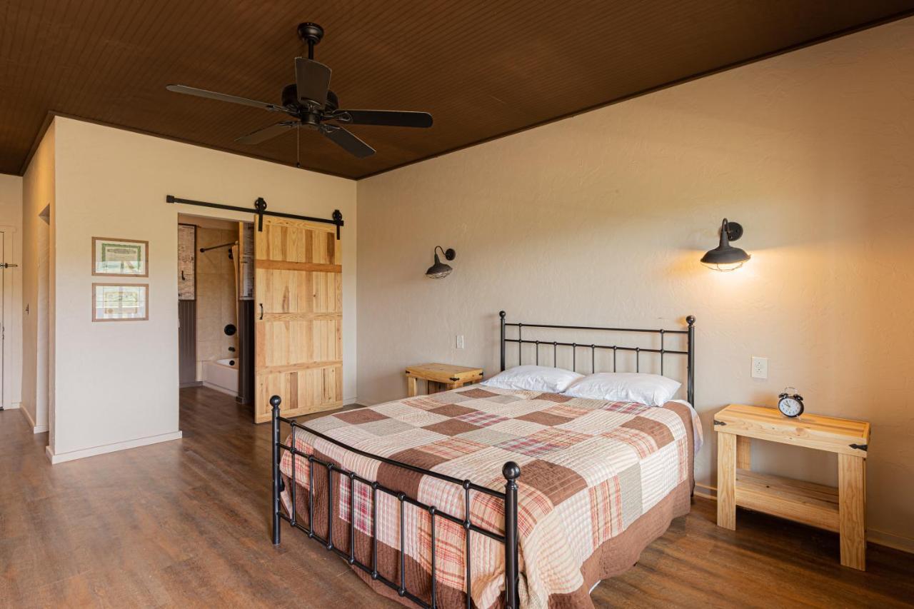 Miners Cabin #2 - King Bed - Accessible Room - Private Balcony Tombstone Eksteriør bilde