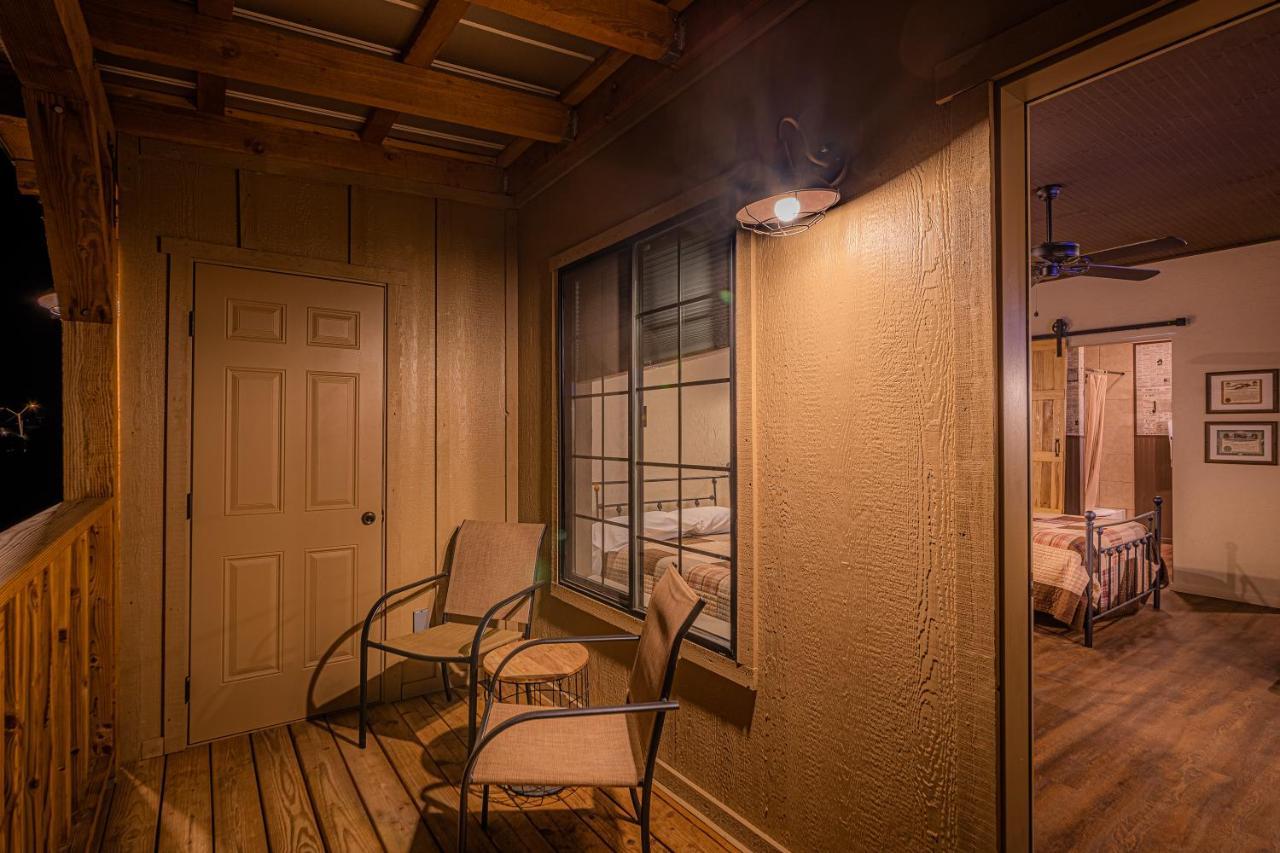 Miners Cabin #2 - King Bed - Accessible Room - Private Balcony Tombstone Eksteriør bilde